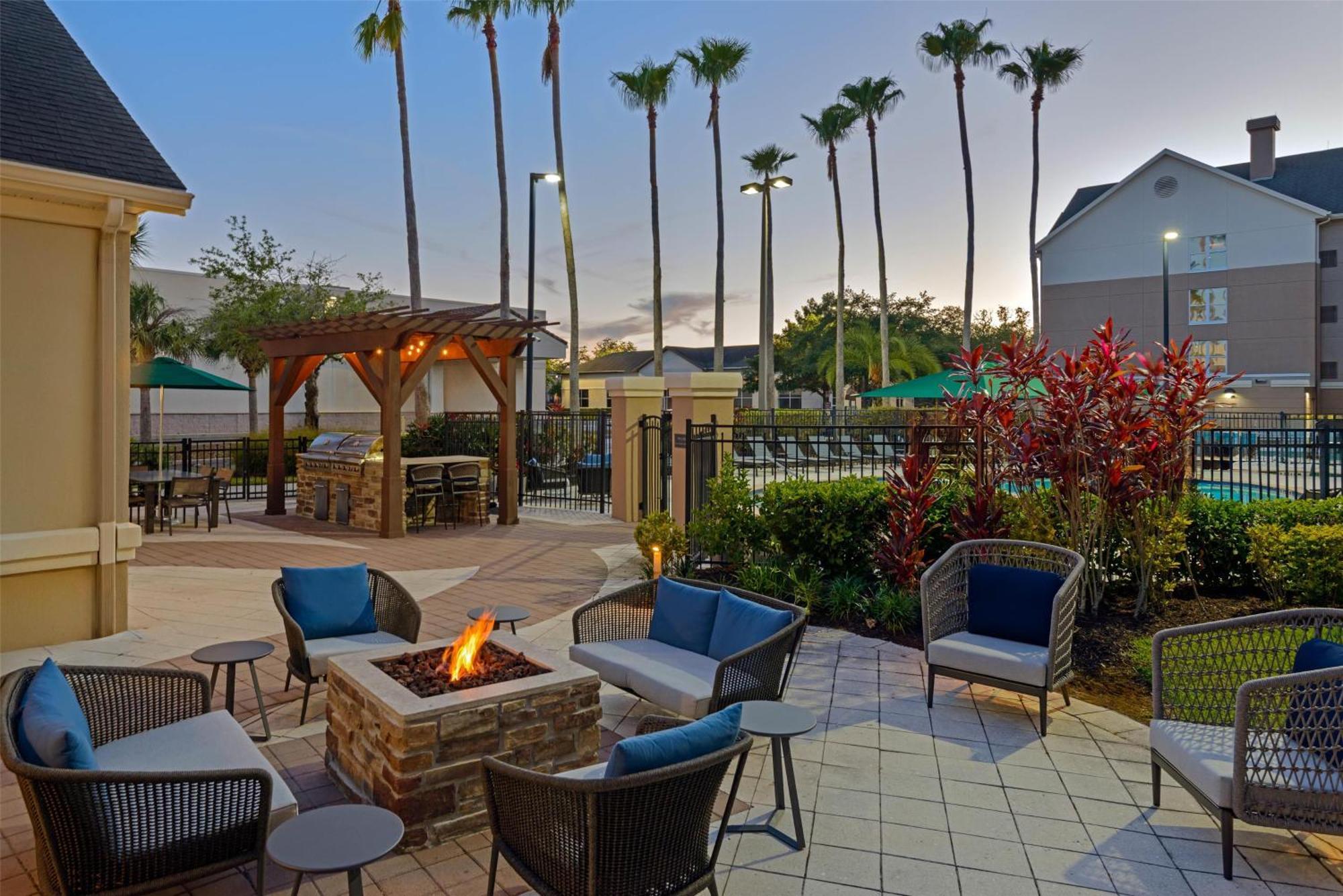 Homewood Suites By Hilton Orlando-Ucf Area Alafaya Exterior photo